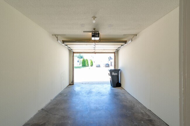 Building Photo - 4302-4304-4304 Cheryl Ct