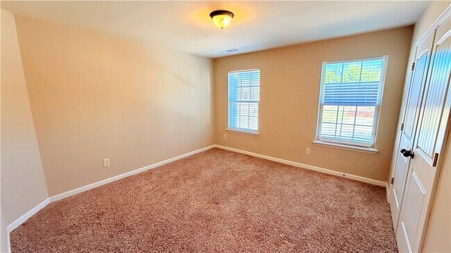 Building Photo - 2755 Morgan Glen Rd NE