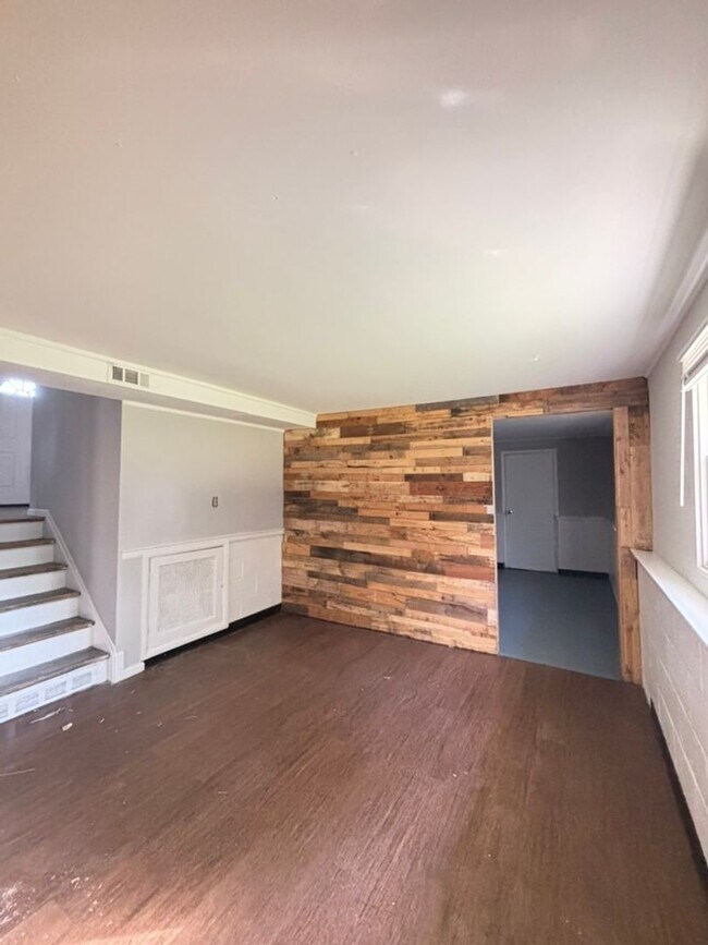 Building Photo - 3 BR 1.5 BA split-level with attached 1 ca...