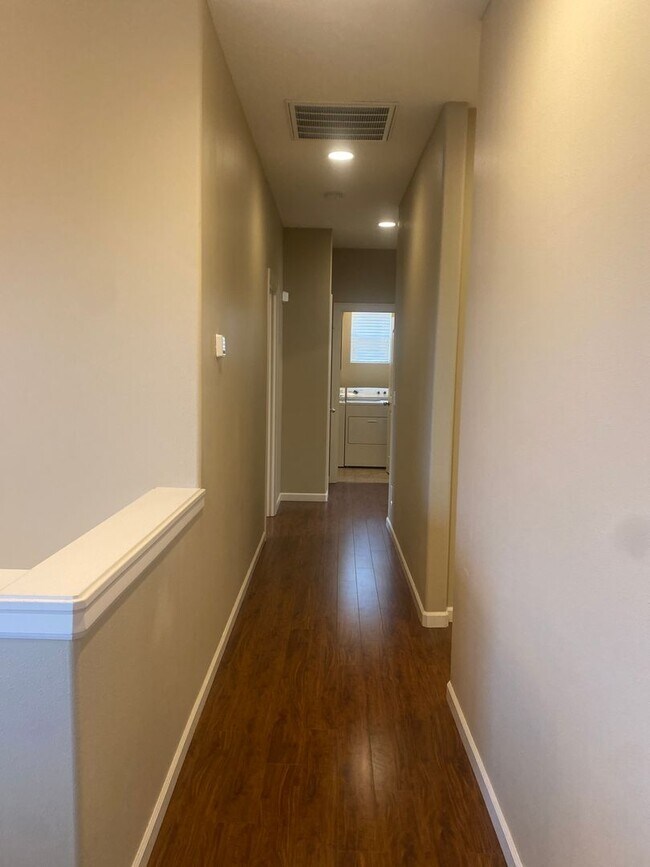 Building Photo - CLEAN AND QUIET 3bd/2ba West Salem Home - ...