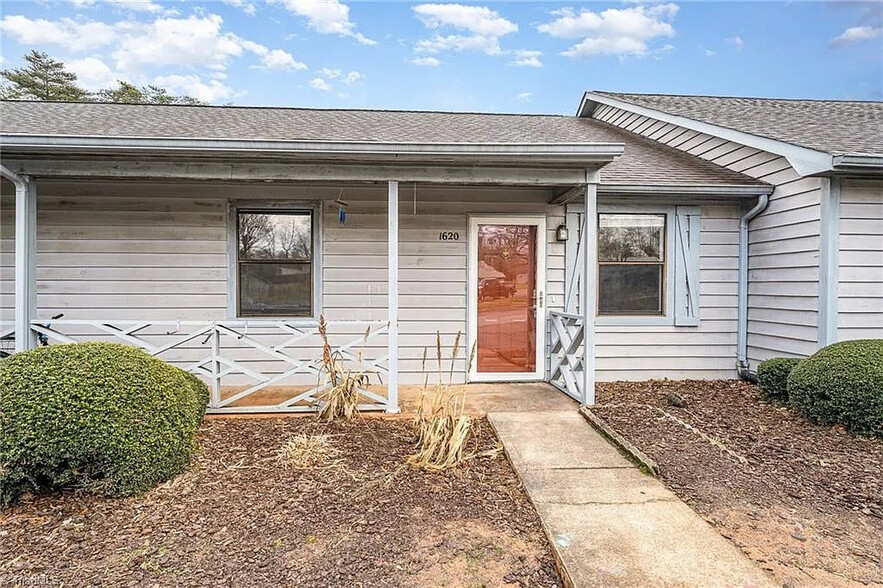 Primary Photo - Room in Townhome on Windsong Ct