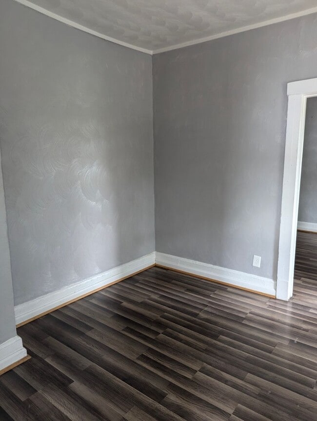 Building Photo - MOVE IN READY 4 Bedroom in the Heart of Portsmouth!