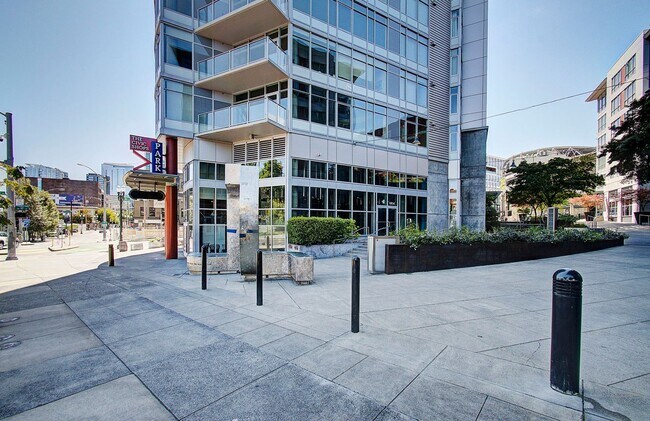 Building Photo - THE CIVIC IN GOOSE HOLLOW STUDIO BEDROOM CONDO!