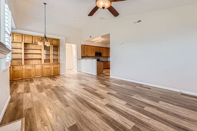 Building Photo - 1335 Villa Grove