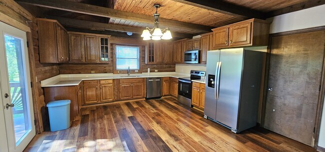 Building Photo - 7307 Rhodes Ln