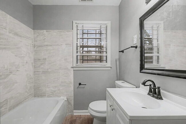 Building Photo - 1604 Alta Vista Ave