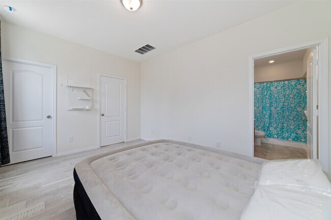 Building Photo - 16615 Chill Brook Dr