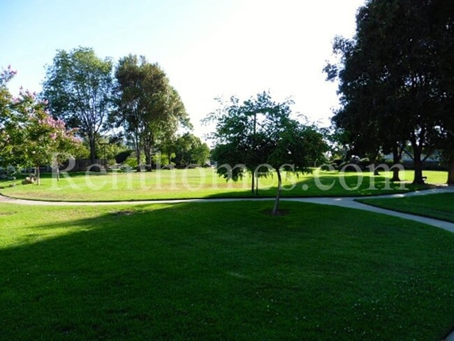 Building Photo - 1588 Rambla Puesta