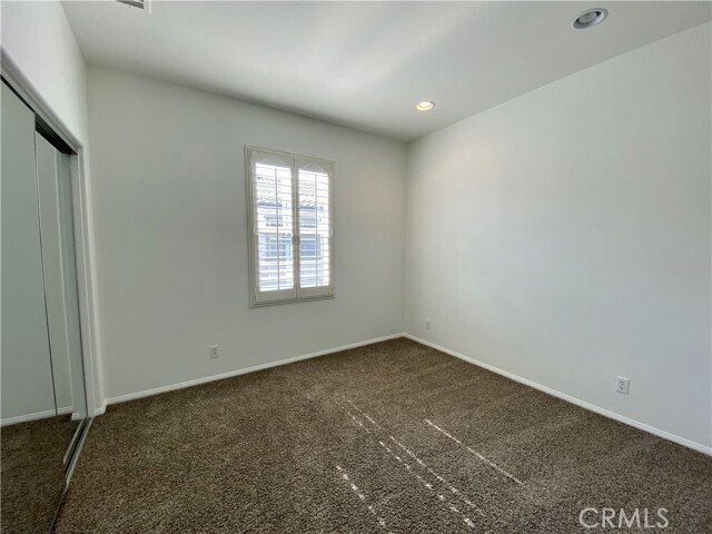 Building Photo - 2750 E Oak Hill Dr