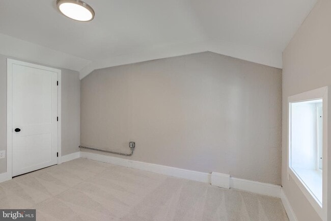 Building Photo - 369 E Hector St