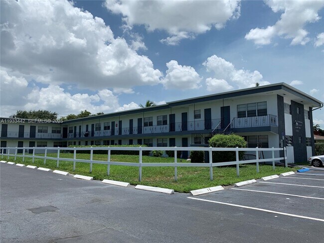 Building Photo - 2300 Pierce St