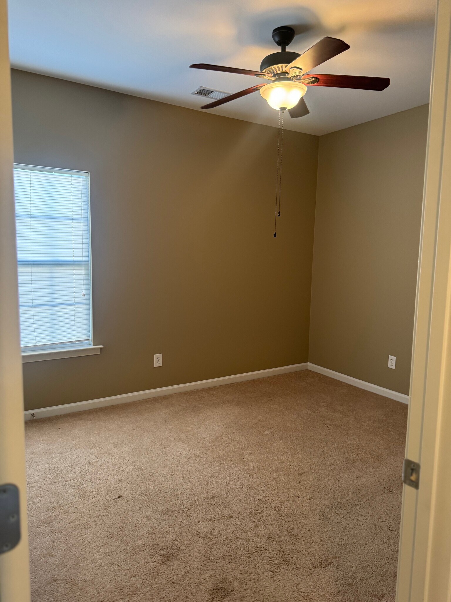 Building Photo - 1017 Fairbank Ln