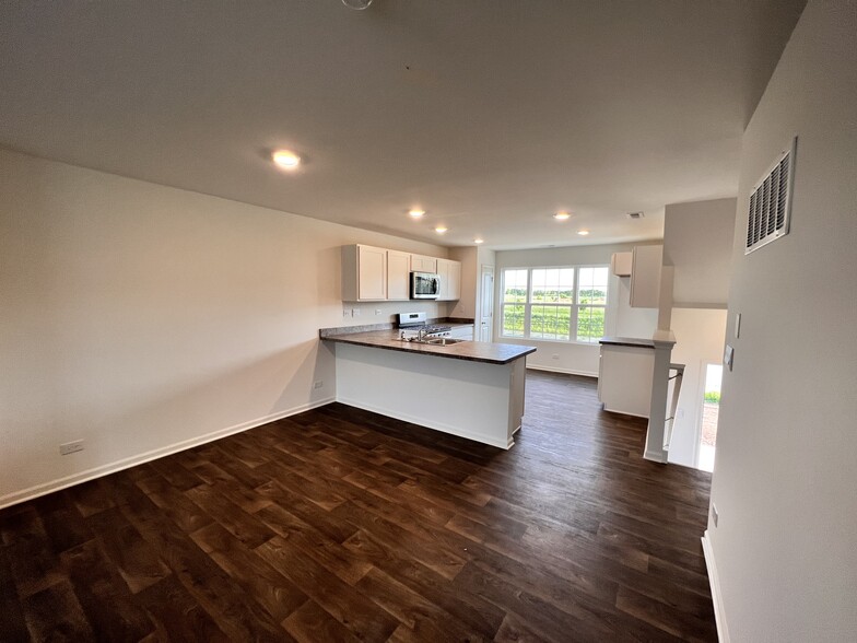 Dining room (1st floor) - 2489 Bella Dr