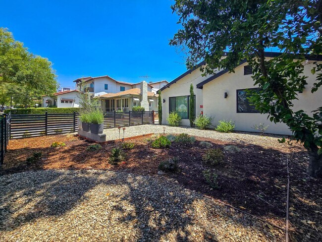 Building Photo - Newly Renovated 4BR Lamanda Park Units!