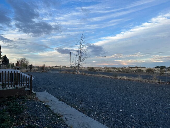 Building Photo - 2 bed 2 bath on acreage in Ephrata