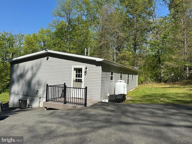 Building Photo - 57 Woodside Dr