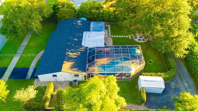 Building Photo - 312 N Luna Ct