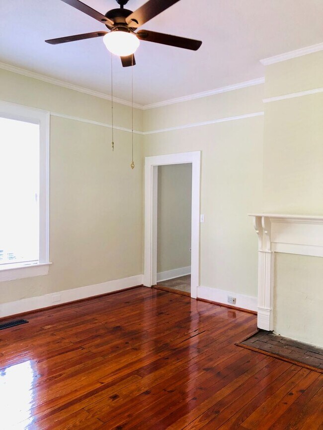 Building Photo - Plum Street-3 bedroom/2 bath home with large rocking chair front porch!