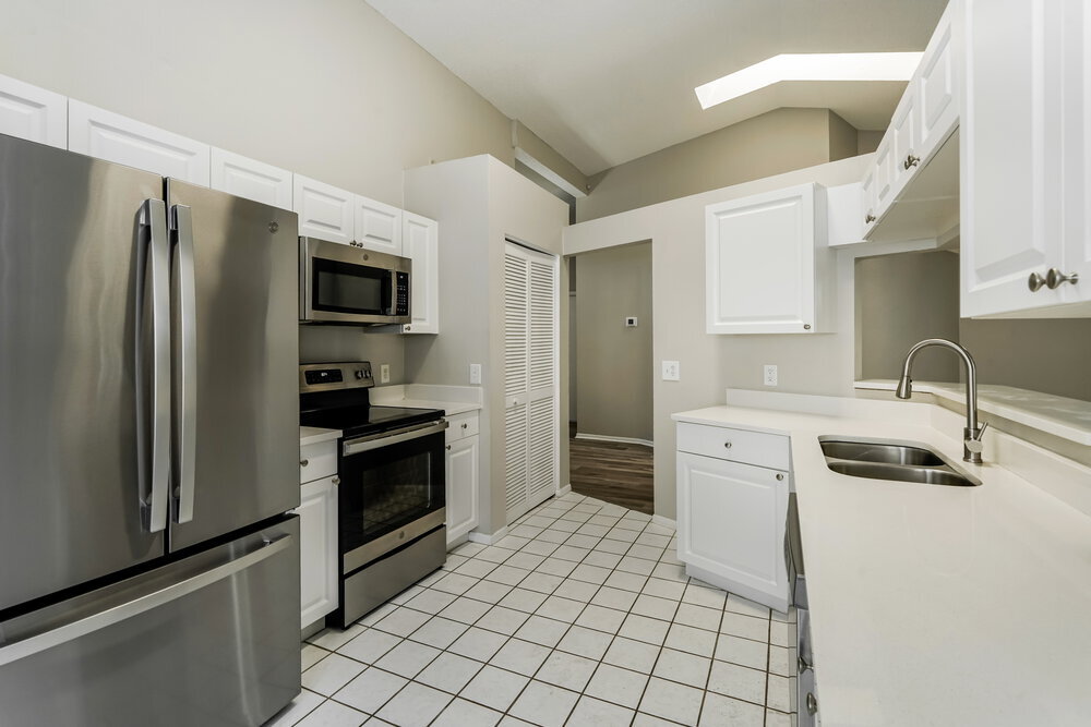 Building Photo - 8046 Hathaway Dr