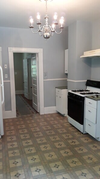 Building Photo - 2644 N Beechwood Pl