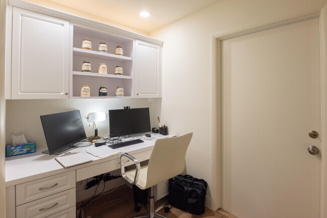 Building Photo - 3372 SE Court Dr