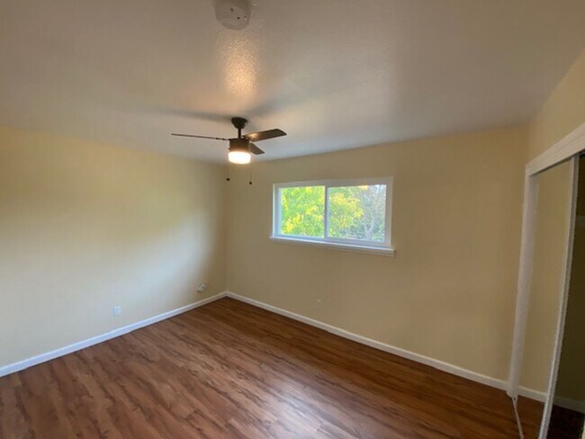 Building Photo - 5712 Kenneth Ave