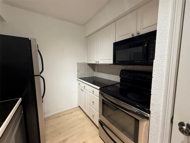 Building Photo - 5711 Sugar Hill Dr