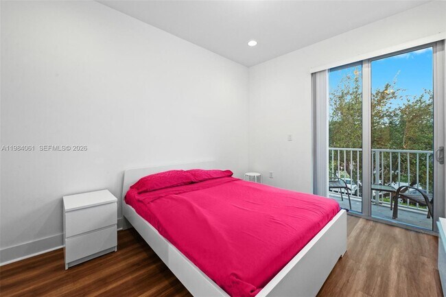 Building Photo - 2641 NE 212th Terrace