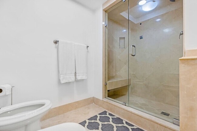 Building Photo - 1717 N Bayshore Dr