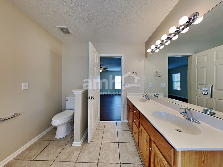 Building Photo - 62 Creek Bend Dr