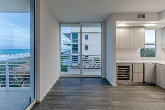 Building Photo - 4810 N Hwy A1A