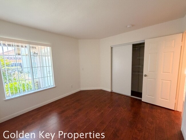Building Photo - Move-in ready 4 bedroom / 3 bathroom home in Oceanside!