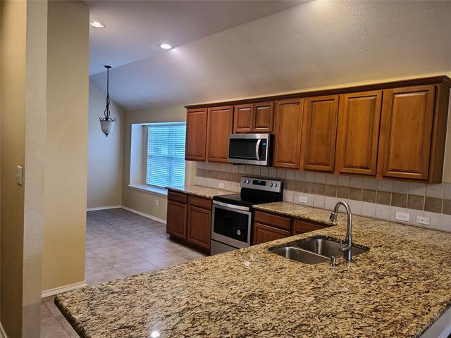 Building Photo - 1017 Pebblecreek Dr