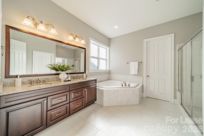 Building Photo - 15016 High Bluff Ct