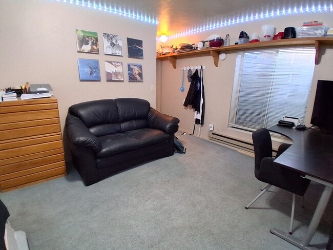 Building Photo - 565 N 300 E