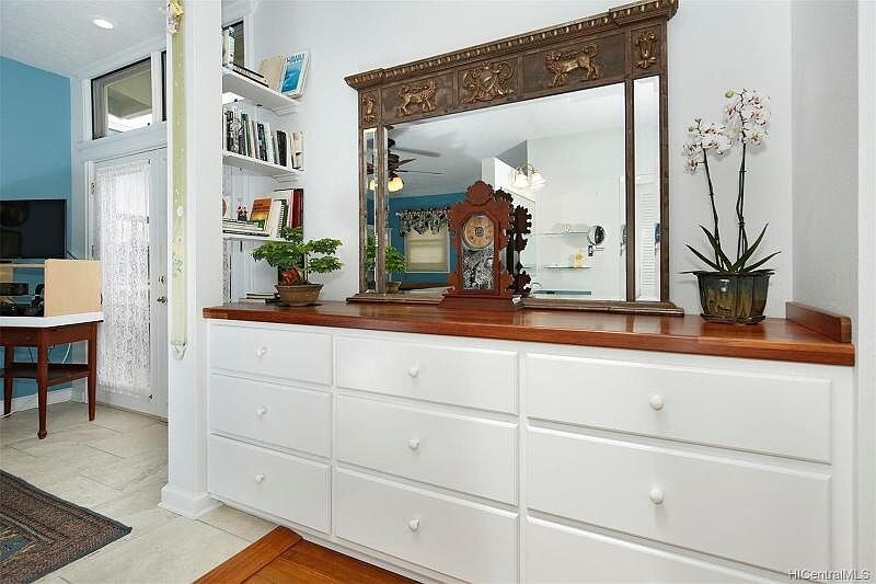 Building Photo - 1132 Mapuana St