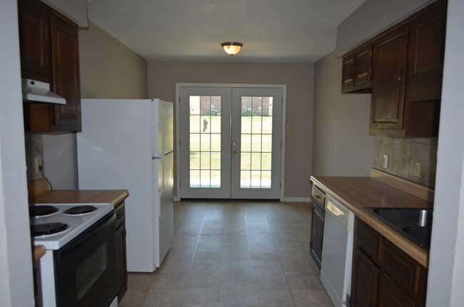 Building Photo - 201-203 Maple Grove Way