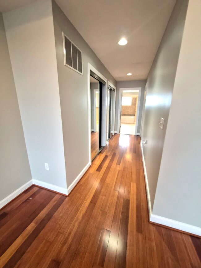 Building Photo - 501 E Fort Ave