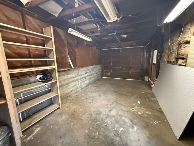 Building Photo - 2 Bedroom Home for Rent in Hood River
