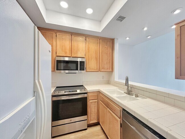 Building Photo - Beautiful 2BD/2BA W/ A/C, In-Unit Laundry, and Reserved Parking in Mission Valley!