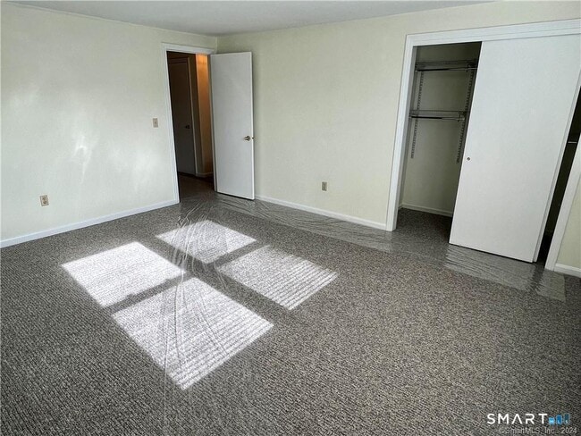 Building Photo - 15 Meadowrue Dr
