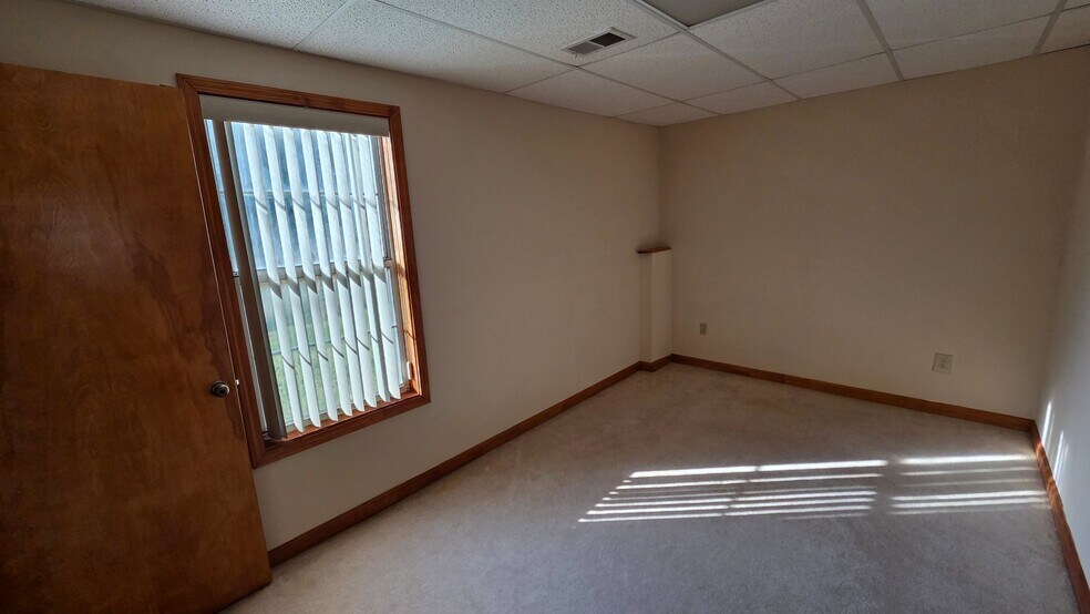 Building Photo - 3250 Governors Ct