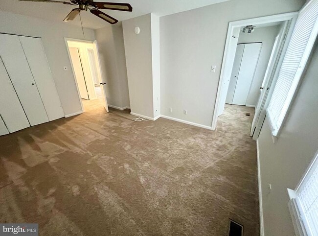 Building Photo - 11 Fenceline Dr