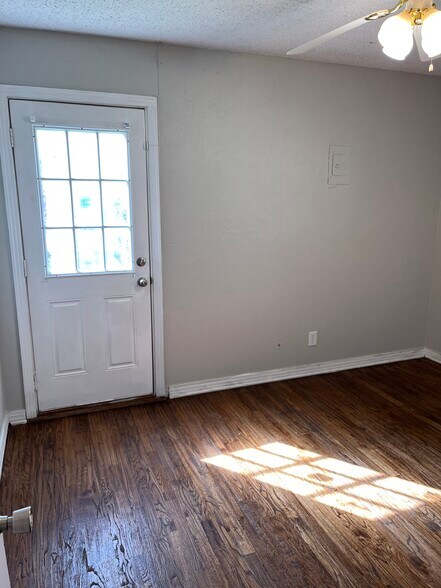 Building Photo - 7459 Mohawk Ave