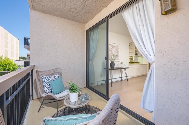 Building Photo - 217 8th Ave