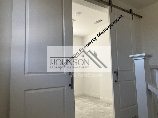 Building Photo - 405 Avendale Dr