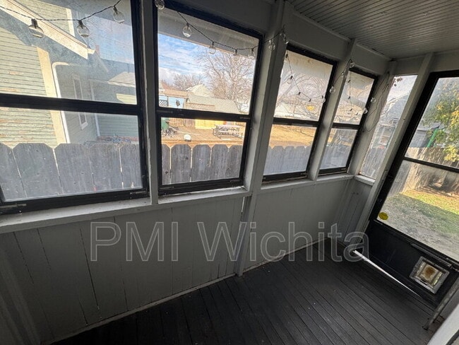 Building Photo - 422 S Glenn St