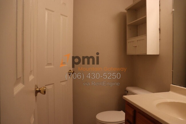 Building Photo - 48 Primrose Dr
