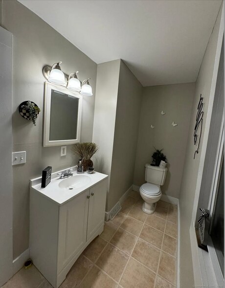 Building Photo - 208 Buckingham St