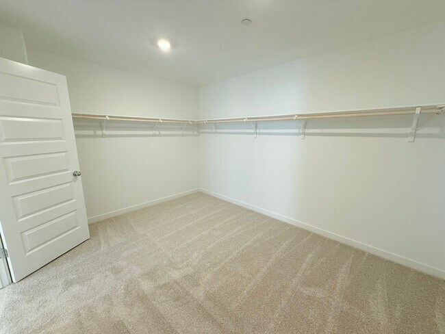 Building Photo - 10370 Bayson Wy